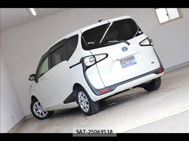 Toyota SIENTA 2015-08 8210212-10