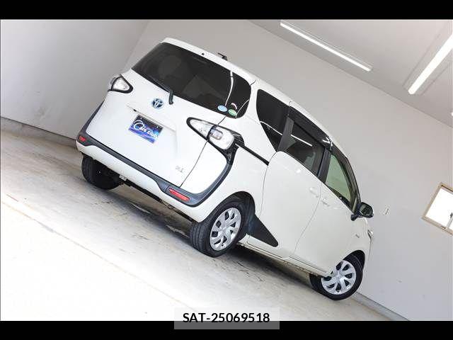 Toyota SIENTA 2015-08 8210212-11