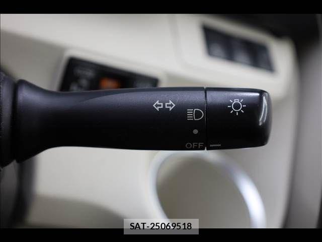 Toyota SIENTA 2015-08 8210212-15