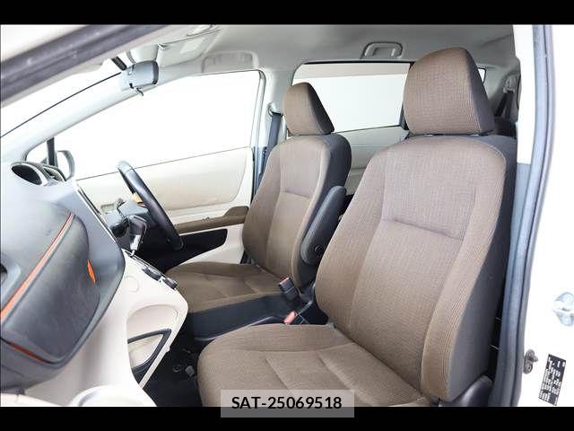 Toyota SIENTA 2015-08 8210212-16