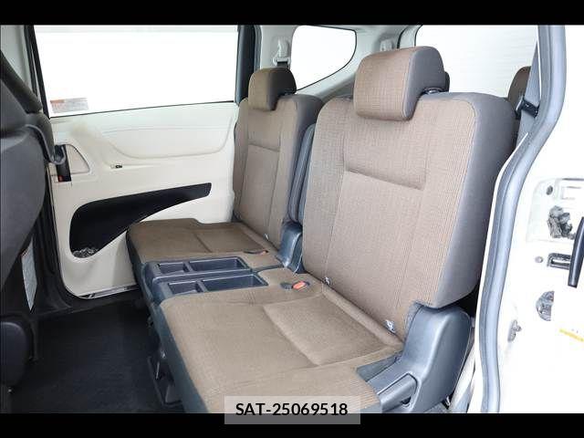 Toyota SIENTA 2015-08 8210212-17