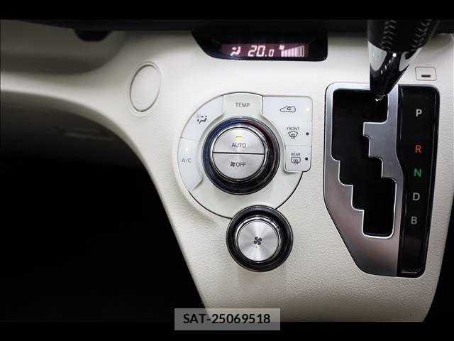 Toyota SIENTA 2015-08 8210212-8