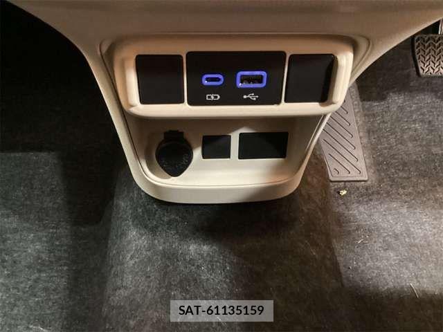 Toyota SIENTA 2026-04 8210180-9