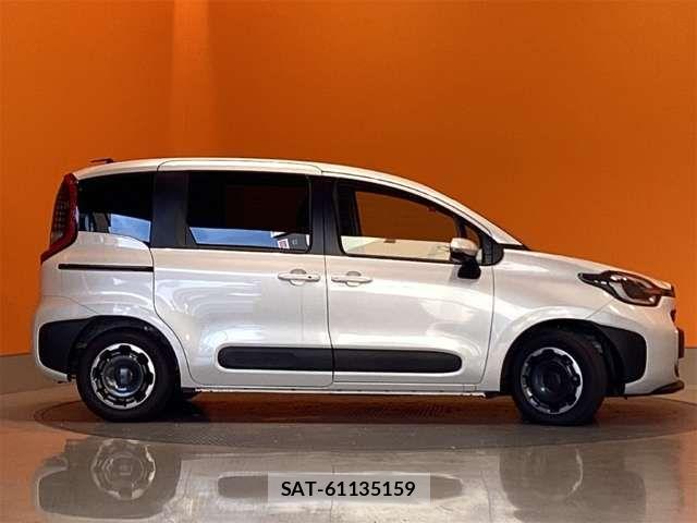 Toyota SIENTA 2026-04 8210180-12