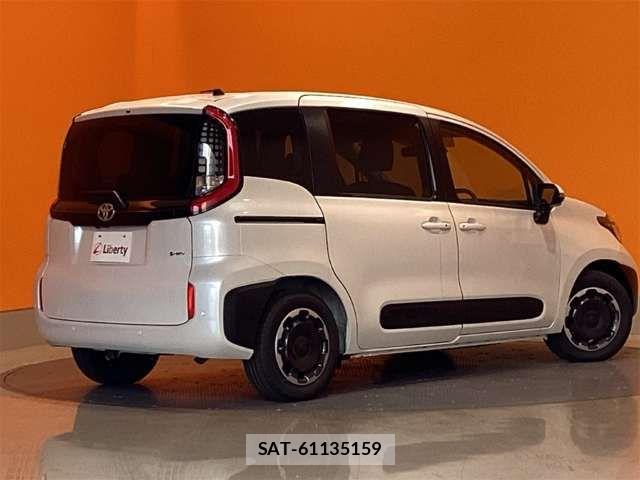 Toyota SIENTA 2026-04 8210180-13