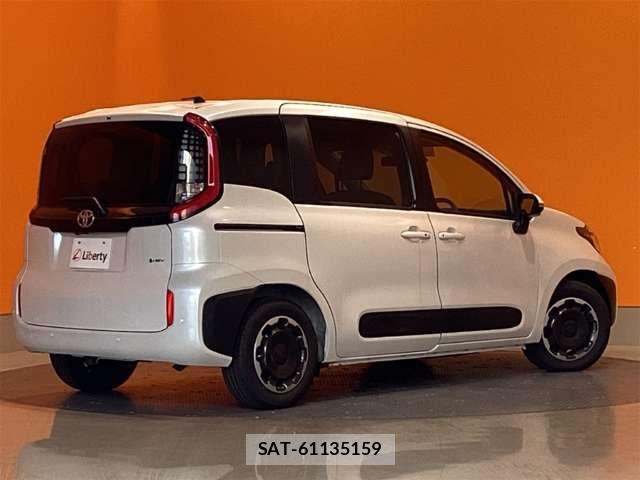 Toyota SIENTA 2026-04 8210180-14