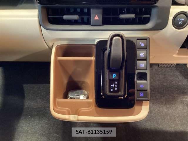 Toyota SIENTA 2026-04 8210180-6