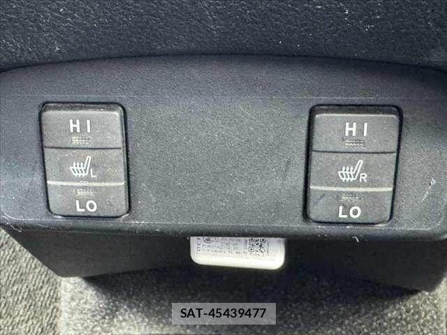 Toyota SIENTA 2015-12 8231775-5
