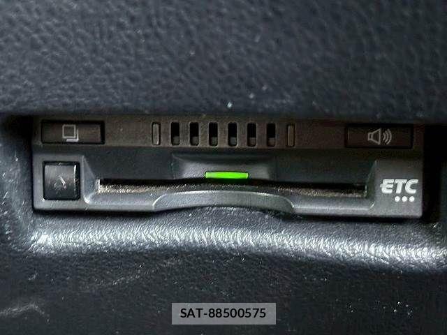 Toyota SIENTA 2022-06 8246702-10