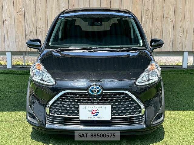 Toyota SIENTA 2022-06 8246702-12