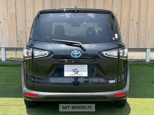 Toyota SIENTA 2022-06 8246702-13