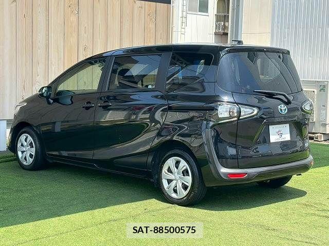 Toyota SIENTA 2022-06 8246702-16