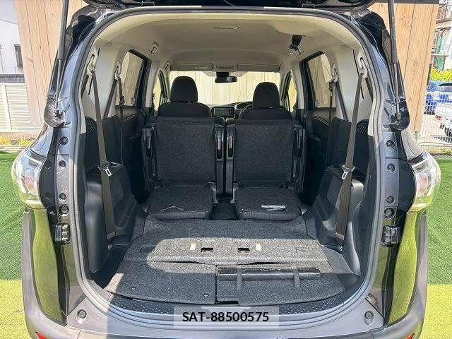 Toyota SIENTA 2022-06 8246702-17