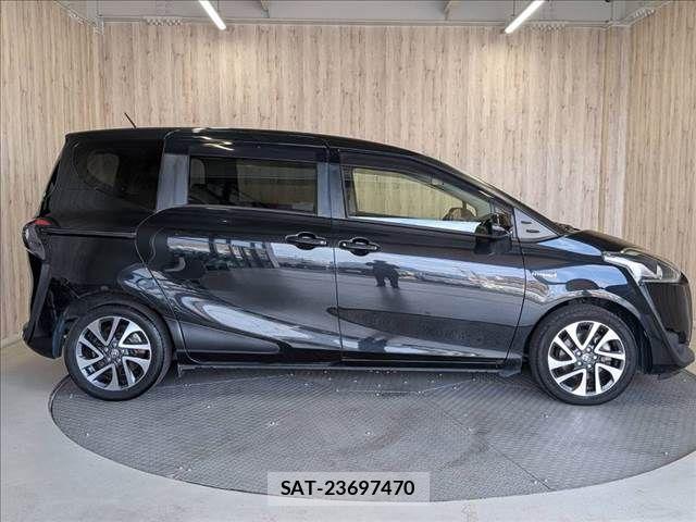 Toyota SIENTA 2017-11 8317090-18