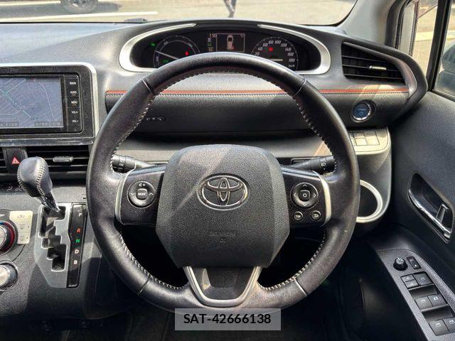 Toyota SIENTA 2015-09 8317093-15