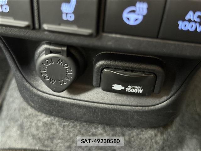 Toyota SIENTA 2024-06 8317075-12