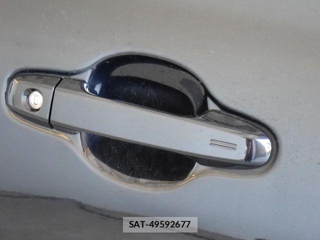 Toyota SIENTA 2017-07 8317086-11