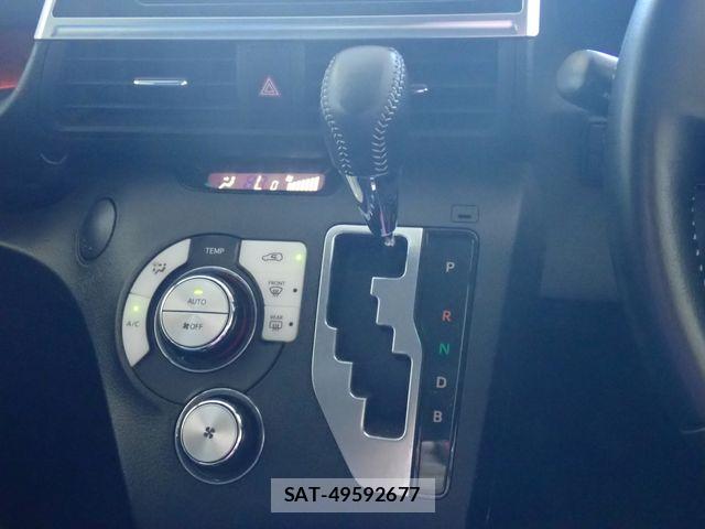Toyota SIENTA 2017-07 8317086-16