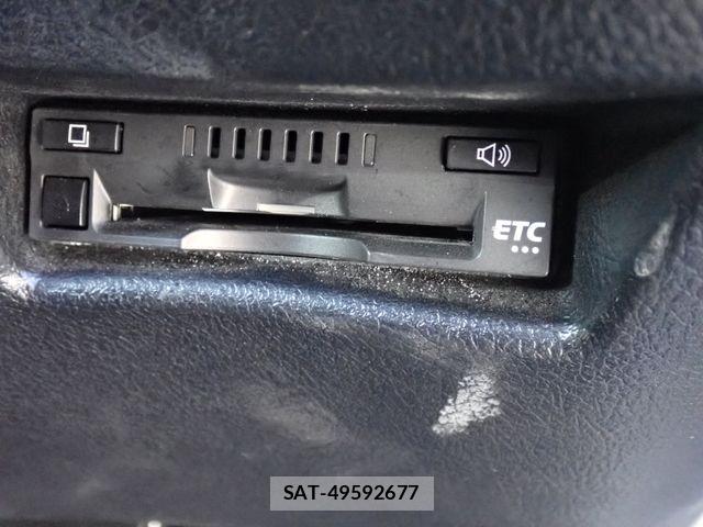Toyota SIENTA 2017-07 8317086-18