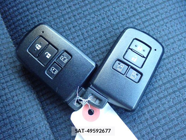 Toyota SIENTA 2017-07 8317086-28