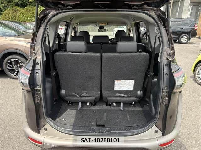 Toyota SIENTA 2017-08 8317091-11