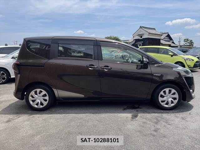 Toyota SIENTA 2017-08 8317091-18