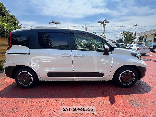 Toyota SIENTA 2023-06 8317082-11