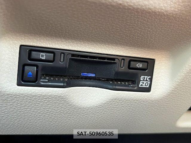 Toyota SIENTA 2023-06 8317082-15