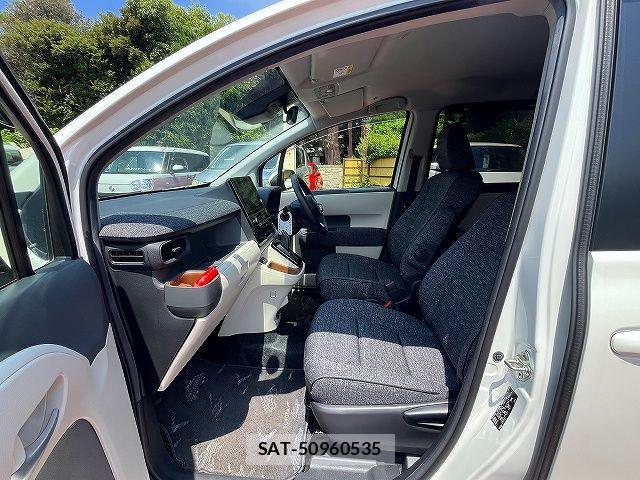 Toyota SIENTA 2023-06 8317082-18