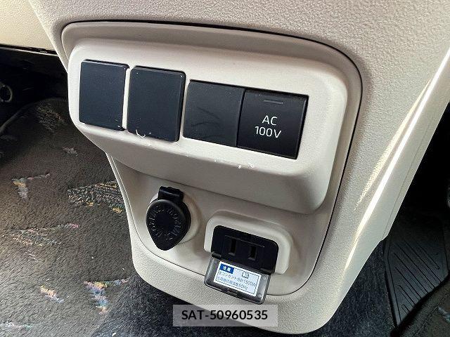 Toyota SIENTA 2023-06 8317082-21