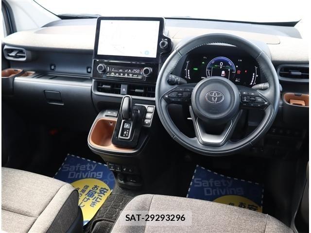 Toyota SIENTA 2022-09 8317081-1
