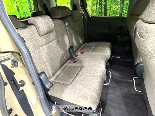 Toyota SIENTA 2023-08 8337875-8