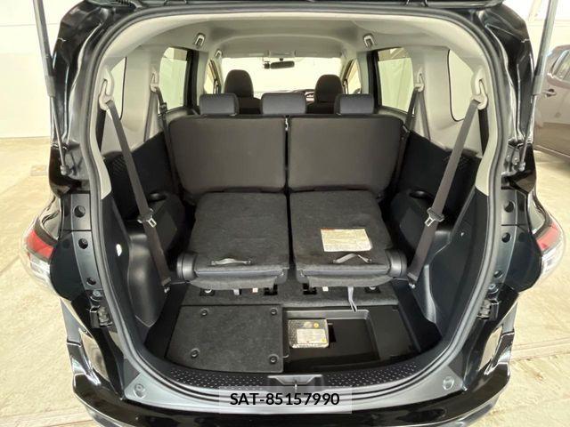 Toyota SIENTA 2016-02 8337880-11
