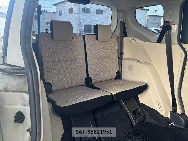 Toyota SIENTA 2016-08 8337891-11