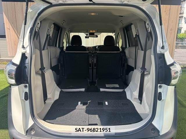 Toyota SIENTA 2016-08 8337891-12