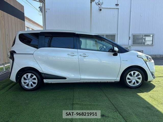 Toyota SIENTA 2016-08 8337891-16