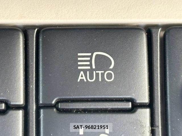 Toyota SIENTA 2016-08 8337891-5