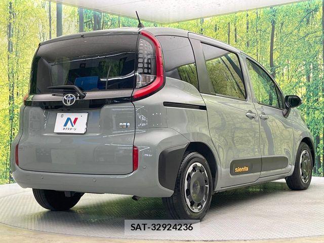 Toyota SIENTA 2023-12 8337876-16