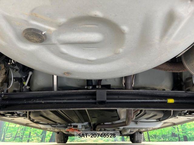 Toyota SIENTA 2018-02 8337881-18