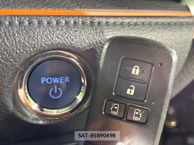 Toyota SIENTA 2017-08 8337890-5