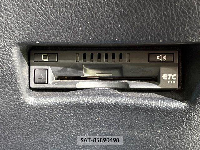 Toyota SIENTA 2017-08 8337890-6