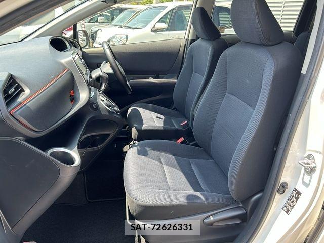 Toyota SIENTA 2015-09 8337888-15