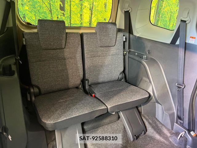 Toyota SIENTA 2026-05 8337866-9