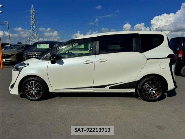 Toyota SIENTA 2021-08 8355604-10