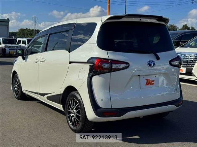 Toyota SIENTA 2021-08 8355604-12