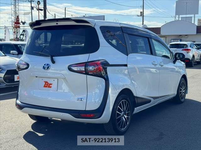 Toyota SIENTA 2021-08 8355604-14