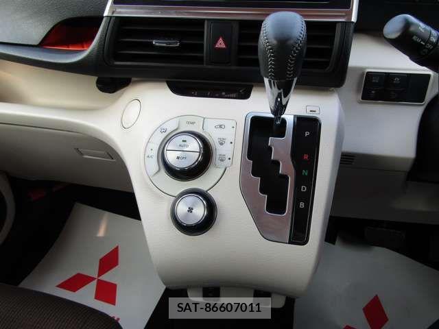 Toyota SIENTA 2016-11 8355605-16