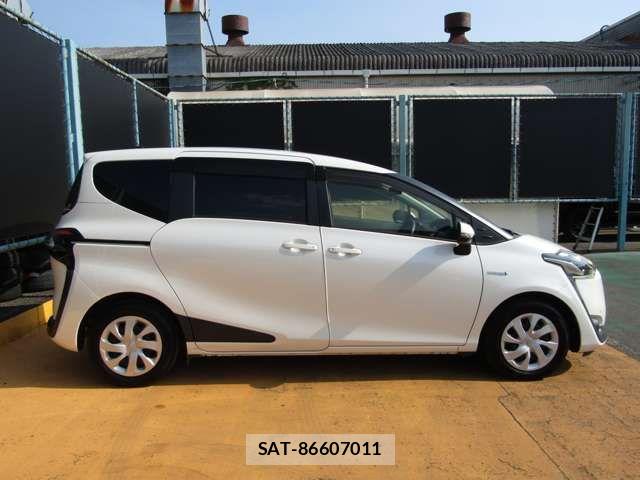 Toyota SIENTA 2016-11 8355605-5