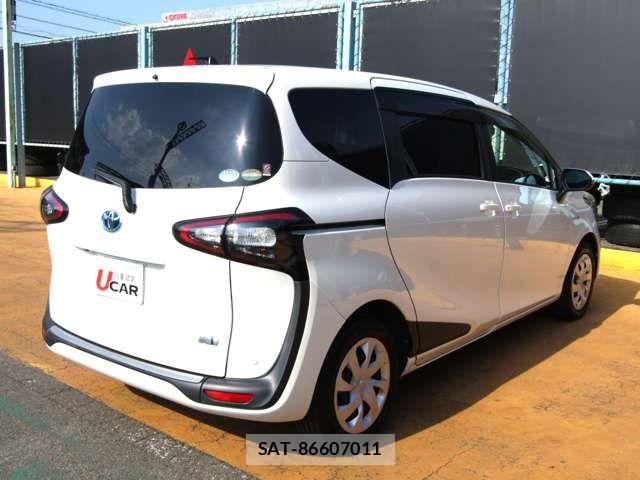 Toyota SIENTA 2016-11 8355605-6