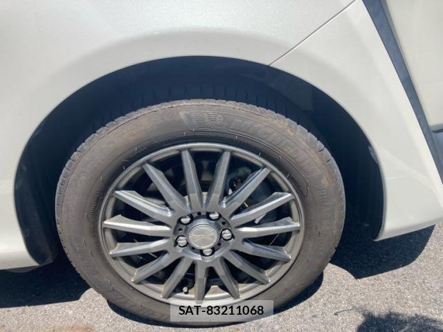 Toyota SIENTA 2016-02 8355608-5